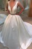 Robe de mariée distinguee avec sans manches en satin v encolure de traîne moyenne - 2