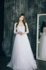 A-Linie Tüll romantisches konservatives Brautkleid mit Plissierungen mit Gürtel - 1