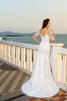 Robe de mariée longue avec manche courte gaine au bord de la mer en satin - 2