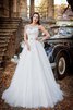 Sweep Zug Schaufel-Ausschnitt langes bodenlanges Brautkleid mit Applike aus Tüll - 1