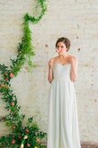 Robe de mariée naturel ligne a ruché jusqu'au sol de lotus