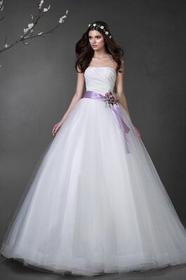 Robe de mariée de mode de bal de traîne moyenne en tulle avec fleurs ruché