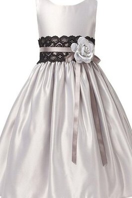 Robe de cortège enfant avec décoration dentelle manche nulle avec fleurs a-ligne