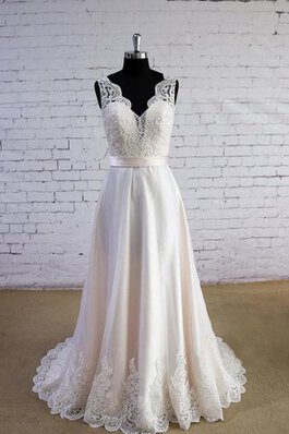 Robe de mariée nature ligne a avec ruban ceinture longueru au niveau de sol