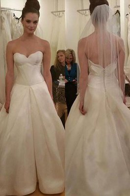 Clasico Vestido de Novia de Corte Evasé en Tafetán de Cola Corte