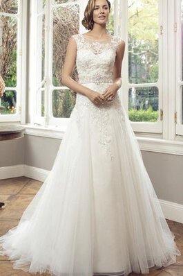 Robe de mariée distinguee a-ligne en dentelle textile en tulle col en bateau