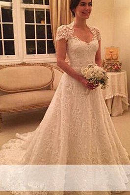 Abito da Sposa A-Line Principessa in Pizzo Coda A Strascico Corto Cuore