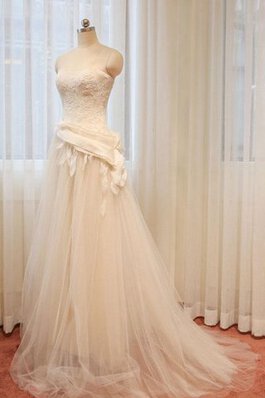 Robe de mariée en tulle bretelles spaghetti manche nulle en satin ligne a