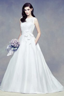 Robe de mariée vintage col en bateau de traîne moyenne fermeutre eclair manche nulle