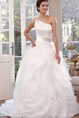 Robe de mariée delicat en organza de lotus avec lacets d'épaule asymétrique