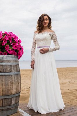 Robe de mariée boutonné a plage avec nœud à boucles ceinture en étoffe avec manche longue