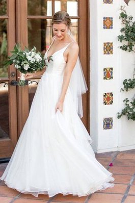 Abito da sposa lungo moda particolare a terra splendido all aperto