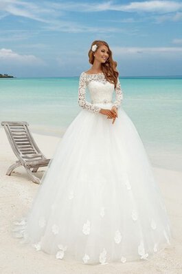 Robe de mariée naturel modeste avec manche longue ceinture en étoffe col en bateau