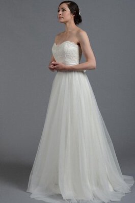 Robe de mariée en tulle ligne a longueur au ras du sol avec perle avec décoration dentelle