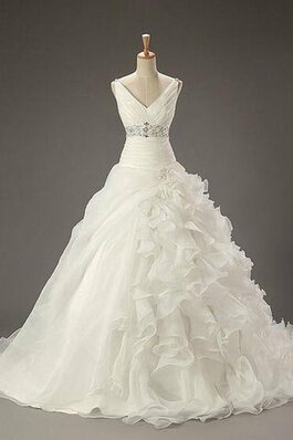 Robe de mariée romantique modeste avec fleurs pendant appliques