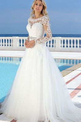 Robe de mariée classique romantique textile en tulle col u profond boutonné