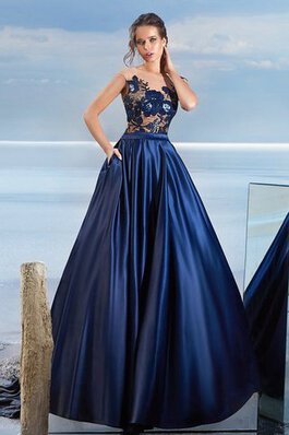 A Linie ewiges Duchesse-Linie Schaufel-Ausschnitt romantisches Ballkleid mit Applike