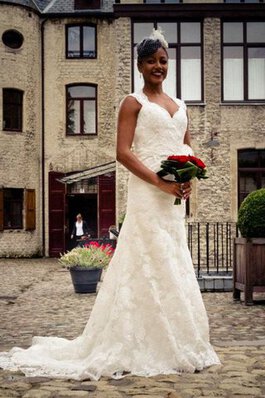 Robe de mariée impressioé longueur au ras du sol de col en v manche nulle col en reine