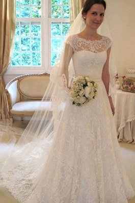 Abito da sposa a sala naturale con manica corte accattivante favola a chiesa