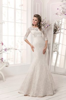 Robe de mariée delicat festonné avec manche 1/2 avec ruban boutonné