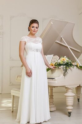 Robe de mariée avec perle ligne a cordon avec manche épeules enveloppants avec manche courte