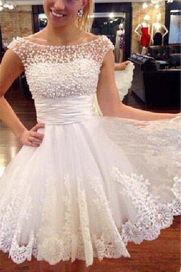 Robe de mariée classique chic avec perle de col bateau textile en tulle