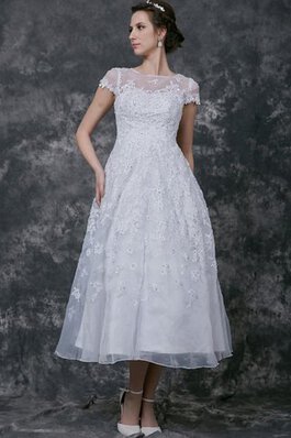 Robe de mariée classique luxueux longueur mollet avec perle avec manche courte