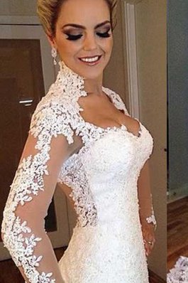 Robe de mariée coupé jusqu'au sol en dentelle a eglise plissage