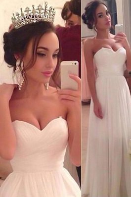 Abito da sposa scintillante sensuale a terra a sala all aperto con increspature