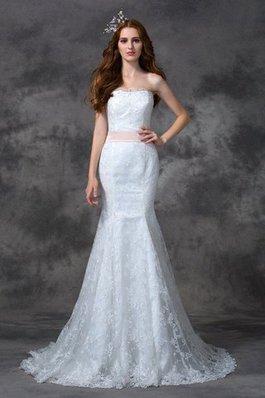 Robe de mariée vintage longue décolleté dans le dos de bustier avec ruban