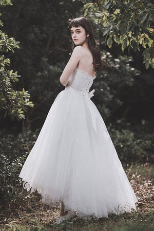 Robe de mariée étourdissant de lotus avec décoration dentelle en plein air avec lacets - Photo 5