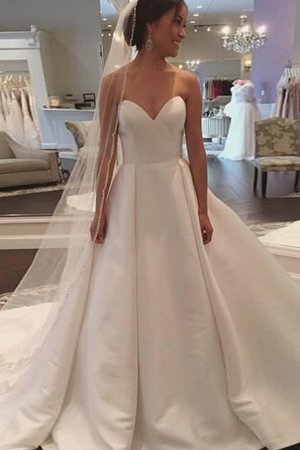 Robe de mariée de mode de bal en satin fascinant avec sans manches col en forme de cœur - Photo 1