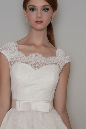 Robe de mariée distinguee classique nature a-ligne avec manche courte - Photo 4