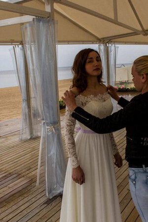 Robe de mariée boutonné a plage avec nœud à boucles ceinture en étoffe avec manche longue - Photo 5