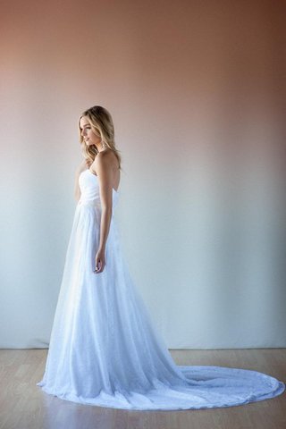 Robe de mariée naturel plissé de traîne courte de bustier avec sans manches - Photo 2