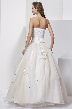 Robe de quinceanera longue de col en cœur avec fleurs textile en tulle jusqu'au sol - Photo 2