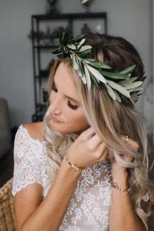 Robe de mariée avec manche courte avec zip a-ligne avant-gardiste de traîne courte - Photo 3