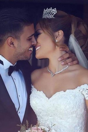 Vestido de Novia de Brillante de Escote con Hombros caídos de Cola Barriba - Foto 2