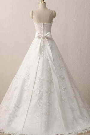 Robe de mariée grandiose avec broderie manche nulle de col en cœur en satin - Photo 3