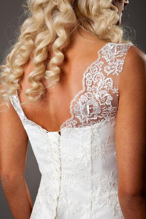 Robe de mariée discrete facile avec lacets de col bateau manche nulle - Photo 3