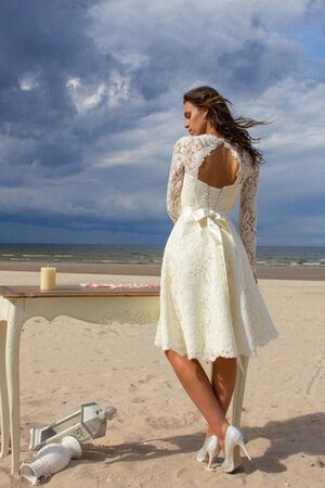 Robe de mariée plissé romantique moderne col ras du cou avec nœud - Photo 2