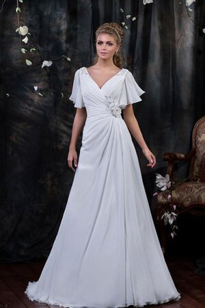 Robe de mariée vintage de traîne moyenne de col en v avec lacets avec fleurs - Photo 1