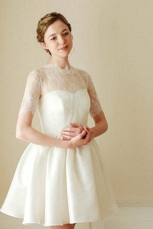 Robe de mariée courte naturel en satin avec décoration dentelle de col haut - Photo 1