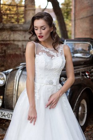 Sweep Zug Schaufel-Ausschnitt langes bodenlanges Brautkleid mit Applike aus Tüll - Bild 3