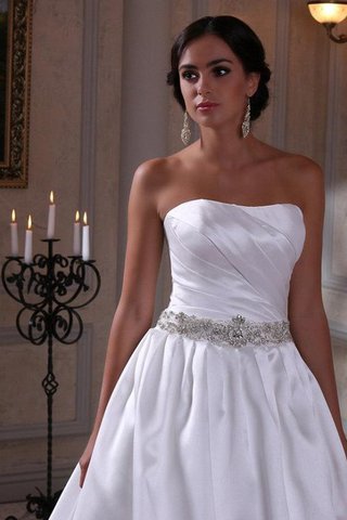 Robe de mariée en satin avec perle de bustier longueru au niveau de sol ruché - Photo 2