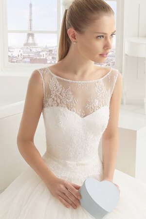 Robe de mariée vintage plissé en tulle avec sans manches a-ligne - Photo 3