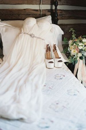 Robe de mariée nature charmeuse romantique derniere tendance avec manche courte - Photo 1