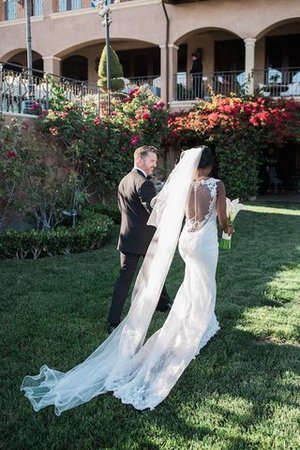 Robe de mariée vintage de col en v manche nulle de fourreau de traîne courte - Photo 2