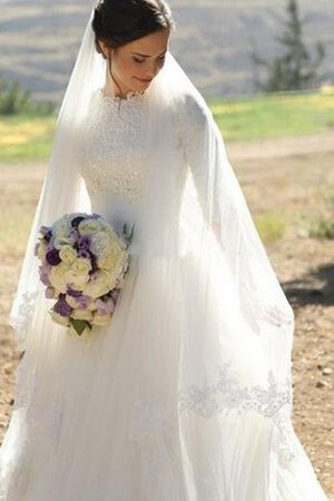 Robe de mariée romantique sage en tulle elevé decoration en fleur - Photo 1