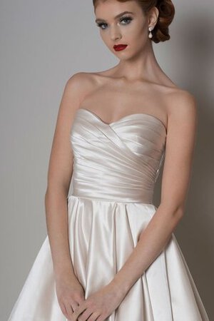 Robe de mariée chic informel charmeuse en satin au niveau de genou - Photo 4